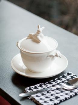 Бульонница "Кролик - Везунчик" с тарелкой, 425 мл, Белый