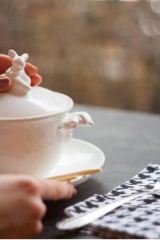 Бульонница "Кролик - Везунчик" с тарелкой, 425 мл, Белый