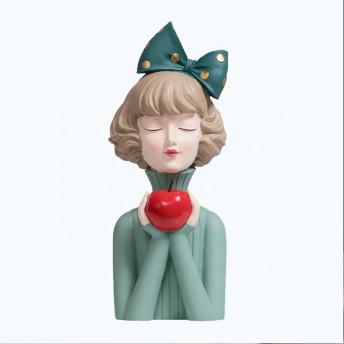 Статуэтка  "Девушка с яблоком", цвет зеленый
